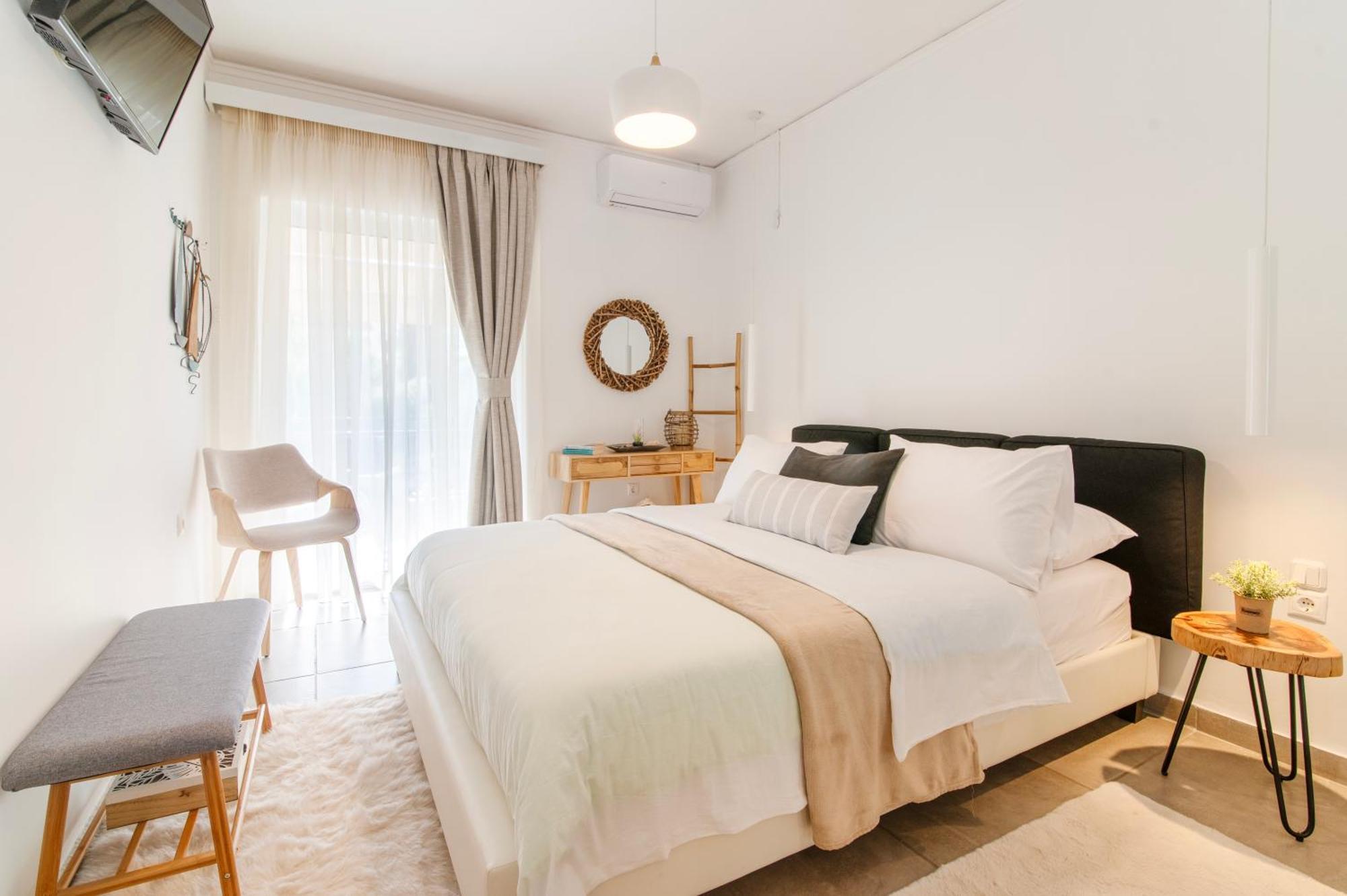 Michael's Seaside Homely In Apartment Varkiza